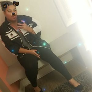 Meet your Posher, Naomi